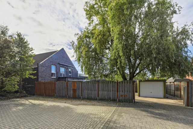 Zufahrt und Grundstück – Zweifamilienhaus in Beckum