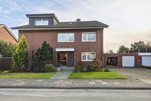 Straßenansicht eines Mehrfamilienhauses in Beckum